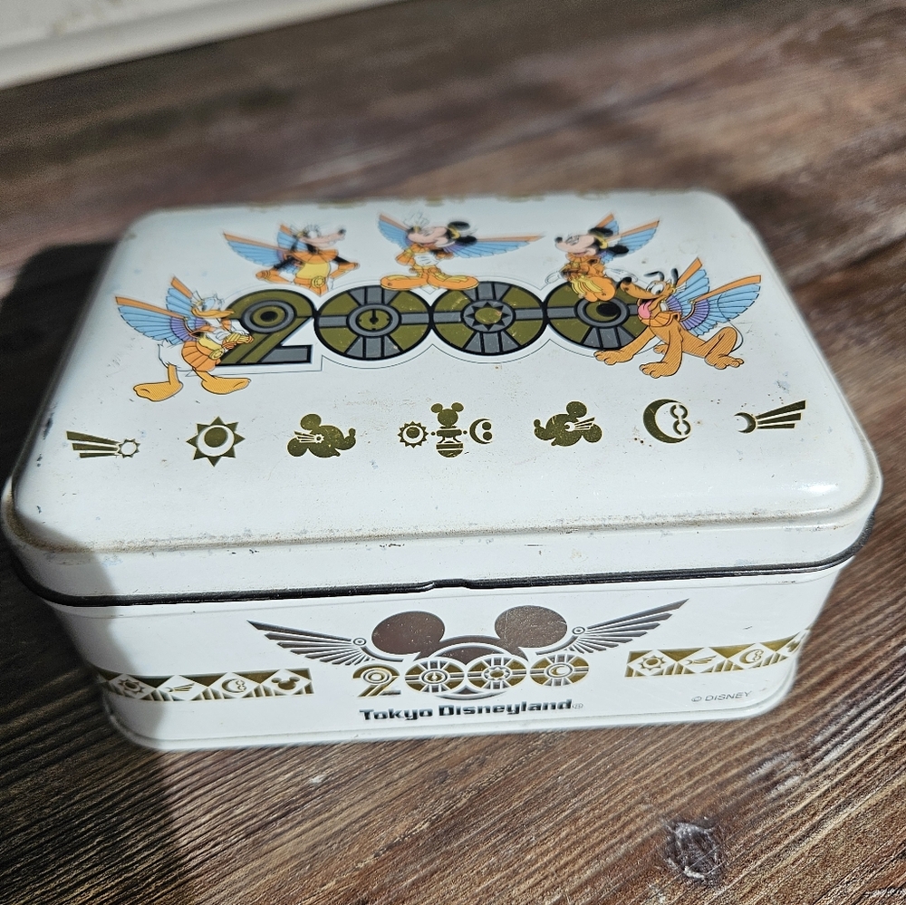 Tokyo Disneyland 2000 Tin Box